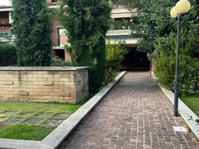 Appartamento in vendita a Roma RM