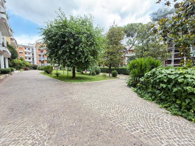 Appartamento in vendita a Roma RM