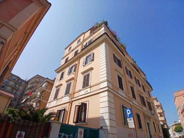 Appartamento in vendita a Roma RM