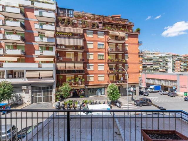 Appartamento in vendita a Roma RM
