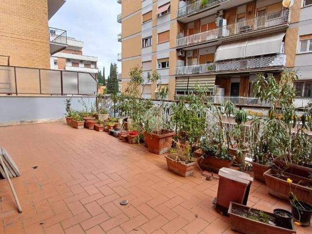 Appartamento in vendita a Roma RM