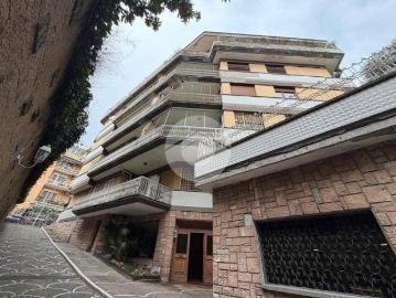 Appartamento in vendita a Roma RM