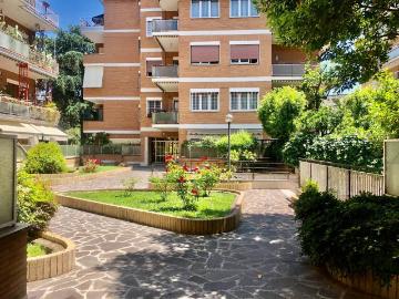 Appartamento in vendita a Roma RM