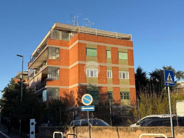 Appartamento in vendita a Roma RM