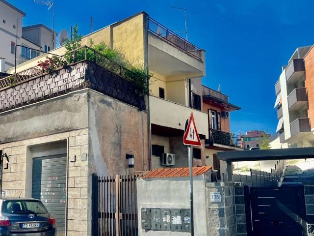 Appartamento in vendita a Roma RM
