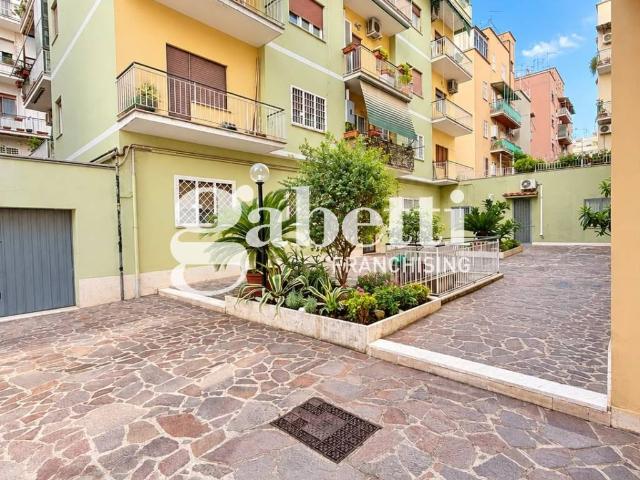 Appartamento in vendita a Roma RM