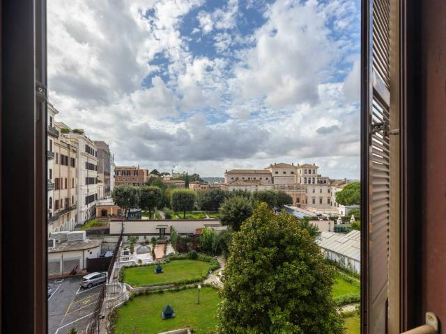 Appartamento in vendita a Roma RM