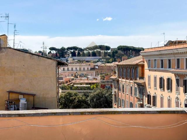 Appartamento in vendita a Roma RM