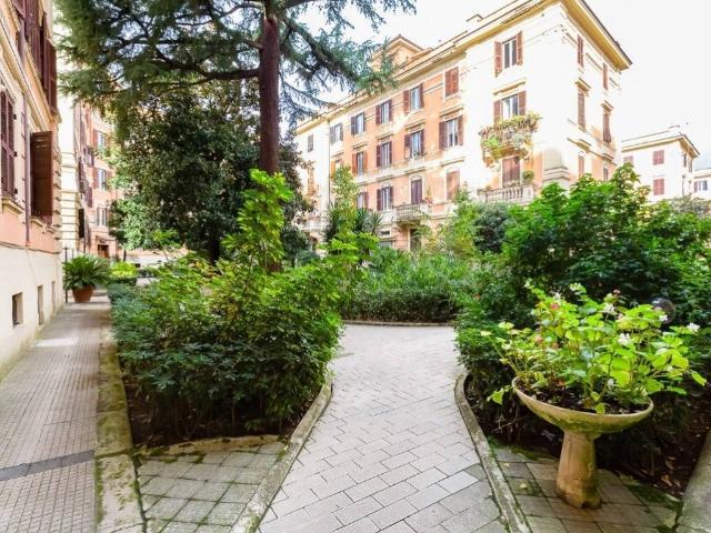 Appartamento in vendita a Roma RM