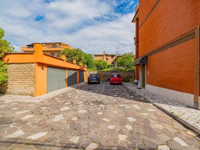 Appartamento in vendita a Roma RM