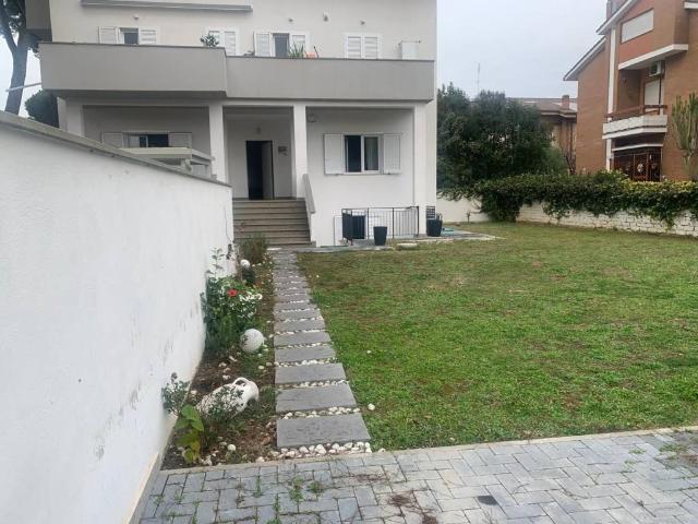 Appartamento in vendita a Roma RM