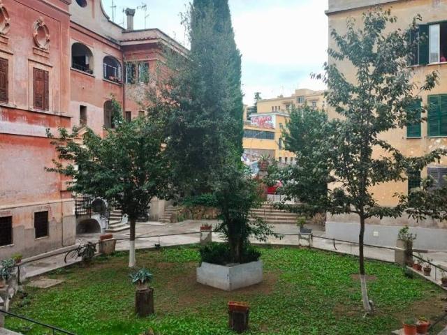 Appartamento in vendita a Roma RM