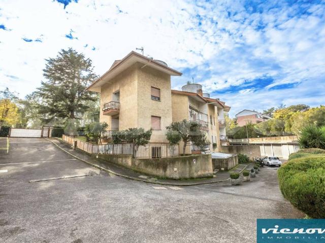 Appartamento in vendita a Roma RM