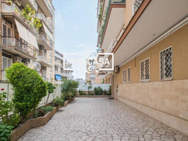 Appartamento in vendita a Roma RM