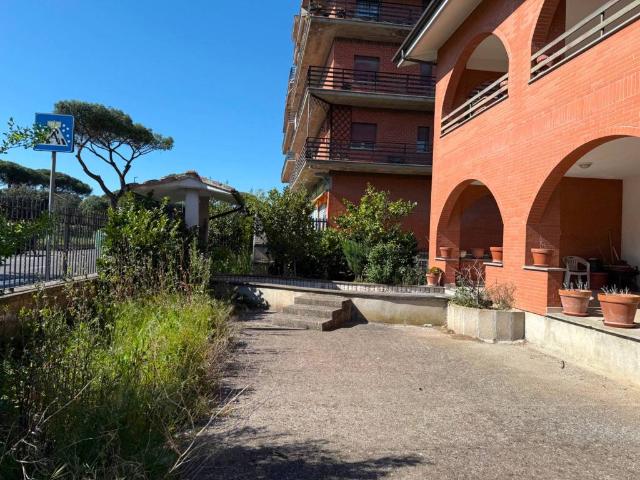 Appartamento in vendita a Roma RM