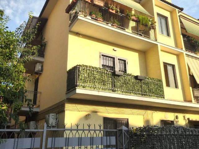 Appartamento in vendita a Roma RM
