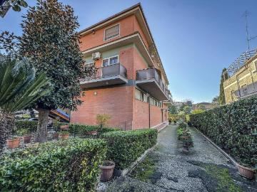 Appartamento in vendita a Roma RM