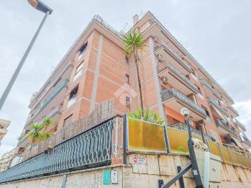 Appartamento in vendita a Roma RM