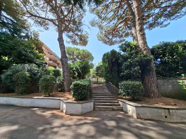 Appartamento in vendita a Roma RM