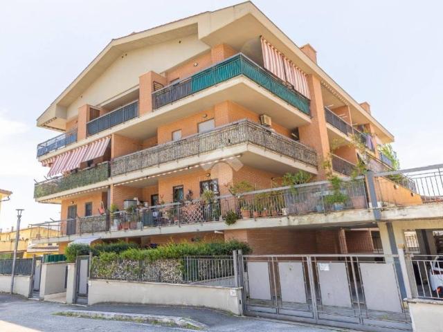 Appartamento in vendita a Roma RM