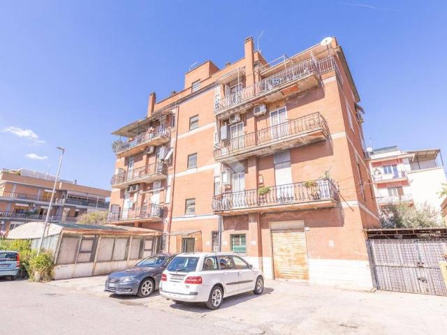 Appartamento in vendita a Roma RM