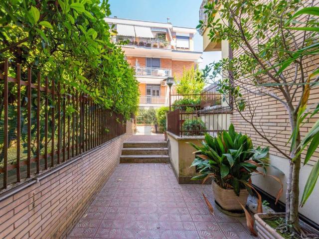 Appartamento in vendita a Roma RM