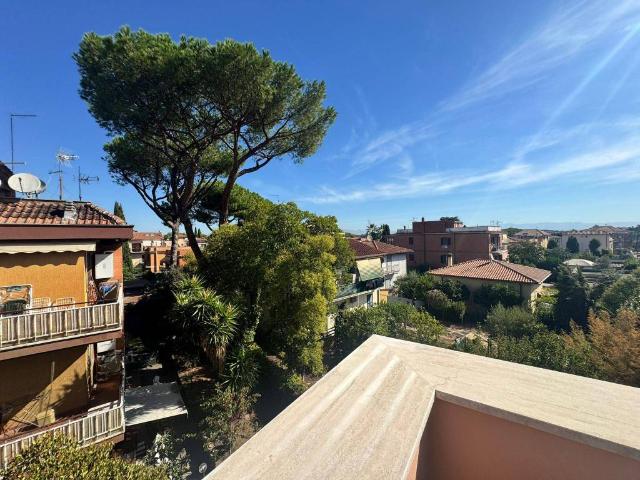 Appartamento in vendita a Roma RM