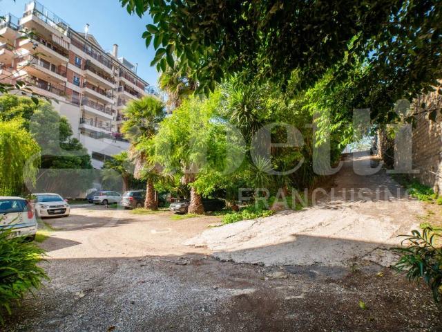 Appartamento in vendita a Roma RM