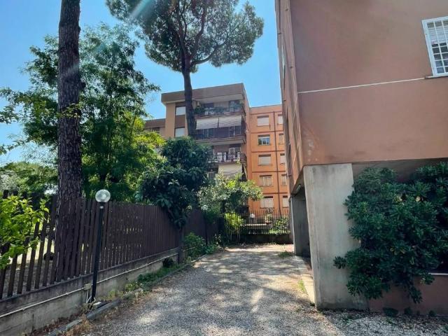 Appartamento in vendita a Roma RM