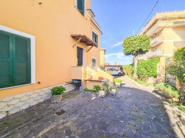 Appartamento in vendita a Roma RM