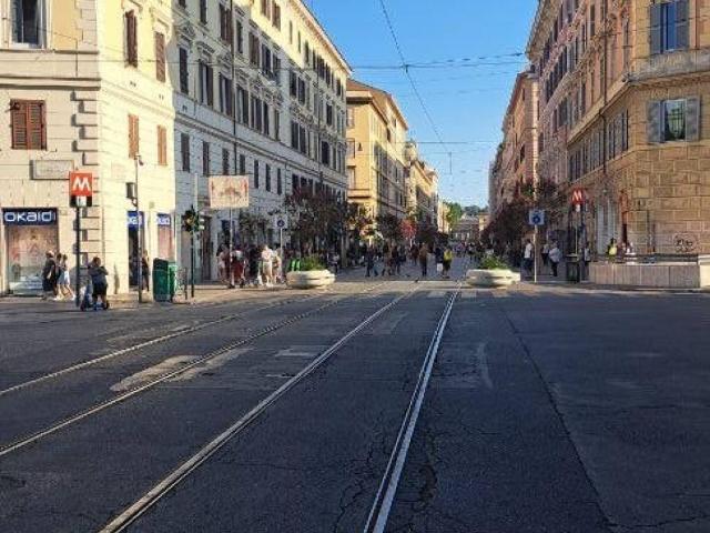 Appartamento in vendita a Roma RM