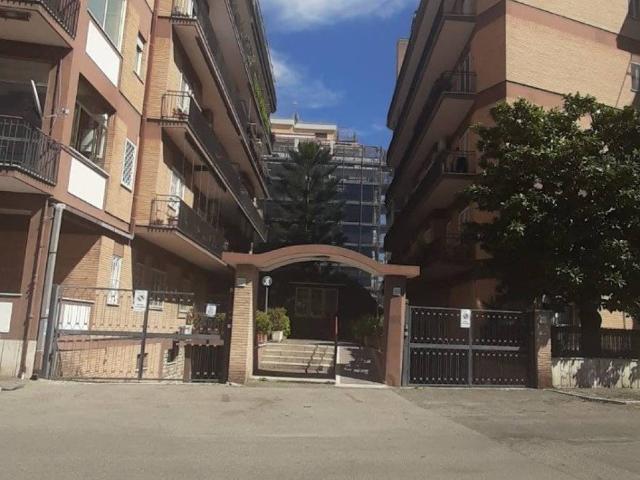 Appartamento in vendita a Roma RM