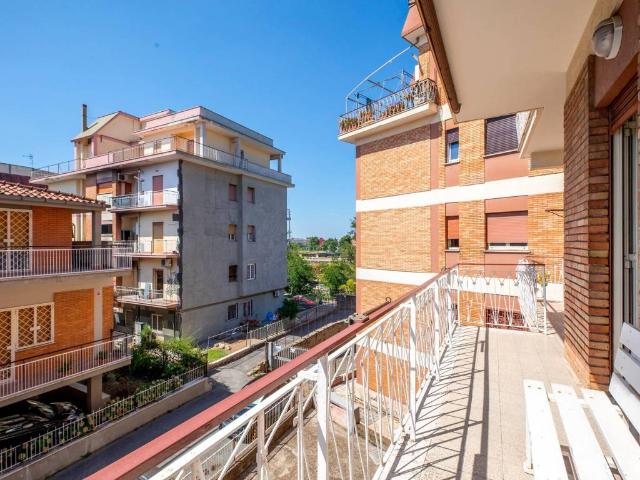 Appartamento in vendita a Roma RM