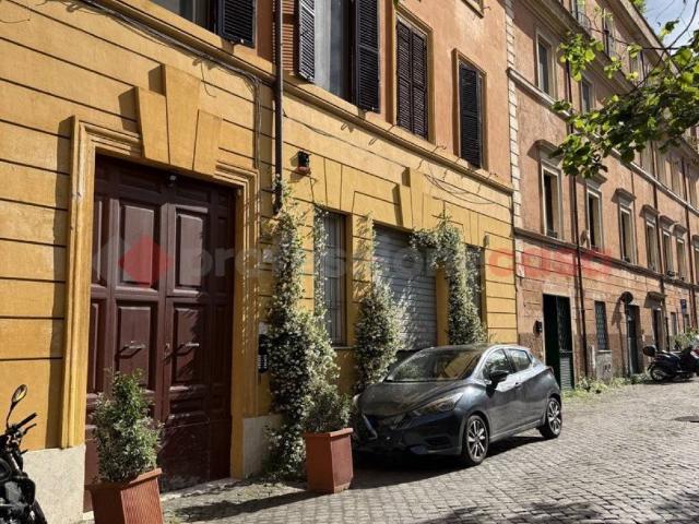 Appartamento in vendita a Roma RM