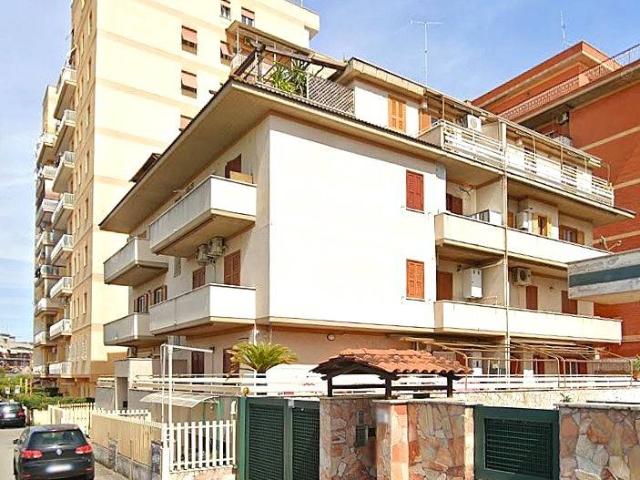 Appartamento in vendita a Roma RM