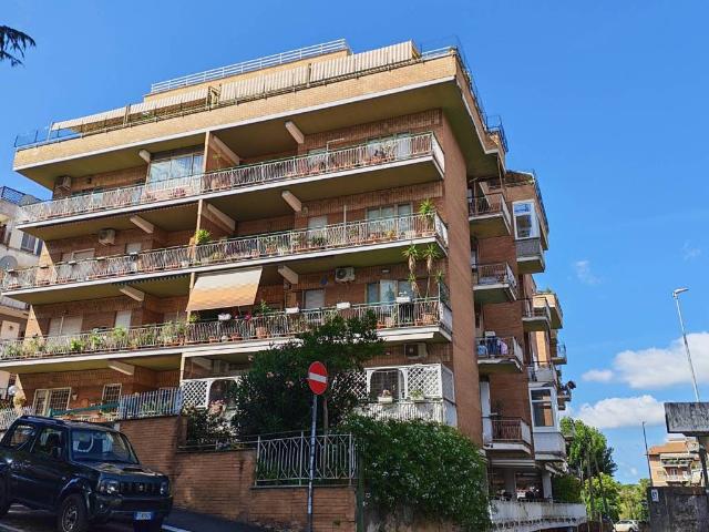 Appartamento in vendita a Roma RM