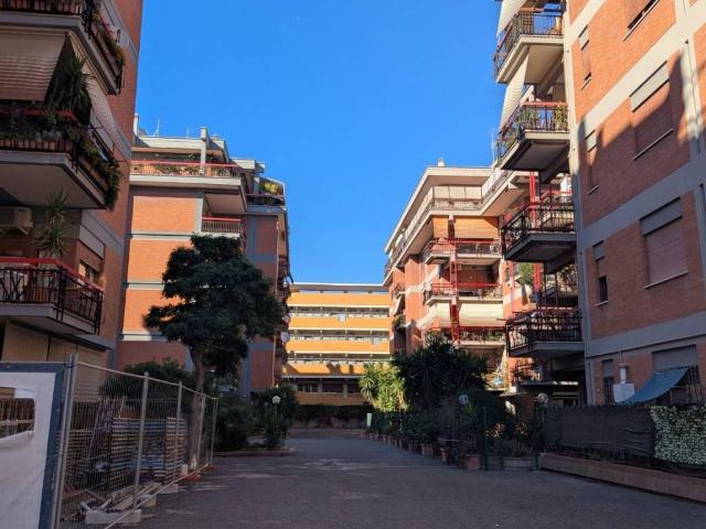 Appartamento in vendita a Roma RM