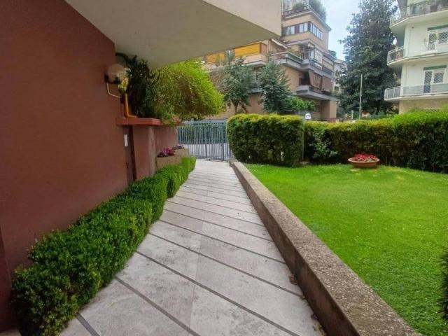 Appartamento in vendita a Roma RM