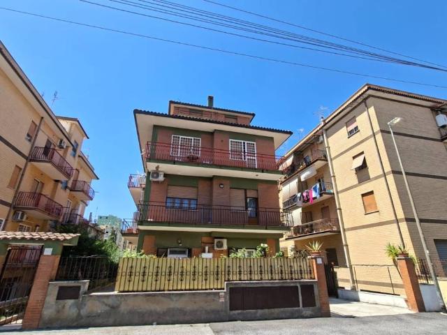 Appartamento in vendita a Roma RM