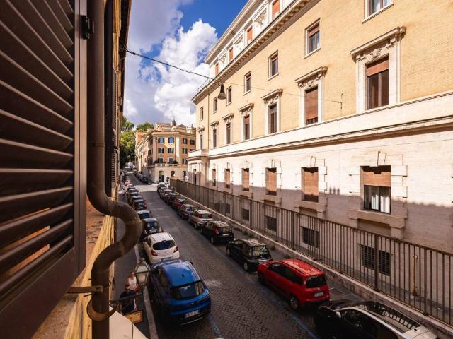 Appartamento in vendita a Roma RM