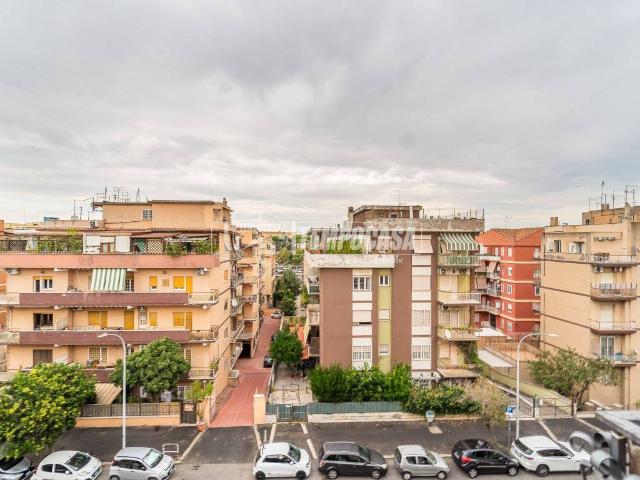 Appartamento in vendita a Roma RM