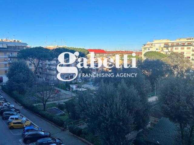 Appartamento in vendita a Roma RM