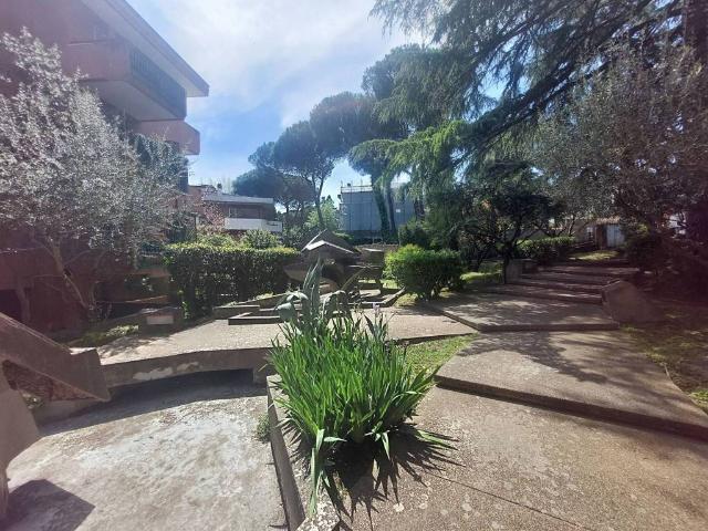 Appartamento in vendita a Roma RM