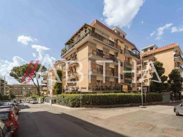 Appartamento in vendita a Roma RM