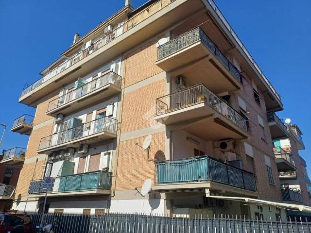 Appartamento in vendita a Roma RM
