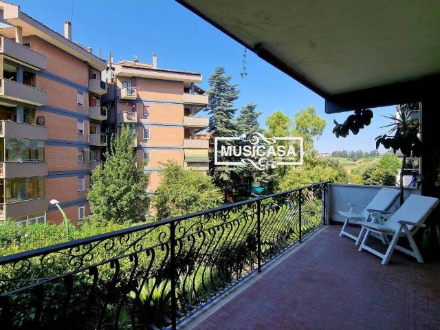 Appartamento in vendita a Roma RM