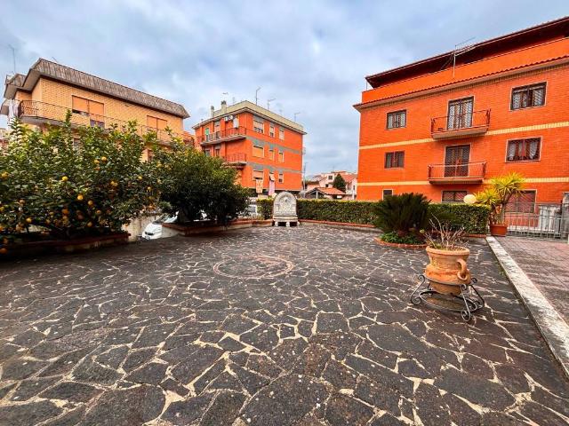 Appartamento in vendita a Roma RM