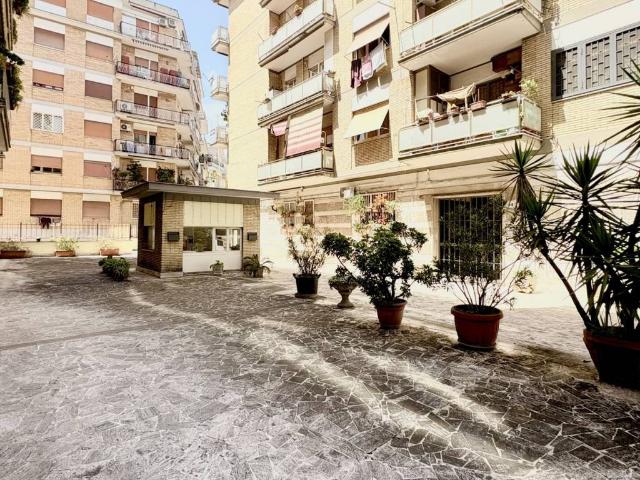 Appartamento in vendita a Roma RM