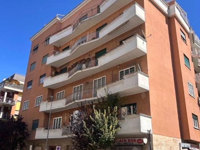 Appartamento in vendita a Roma RM