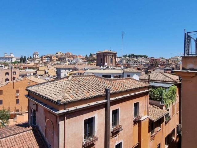 Appartamento in vendita a Roma RM